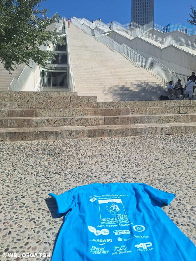 Albanien  Pyramide  